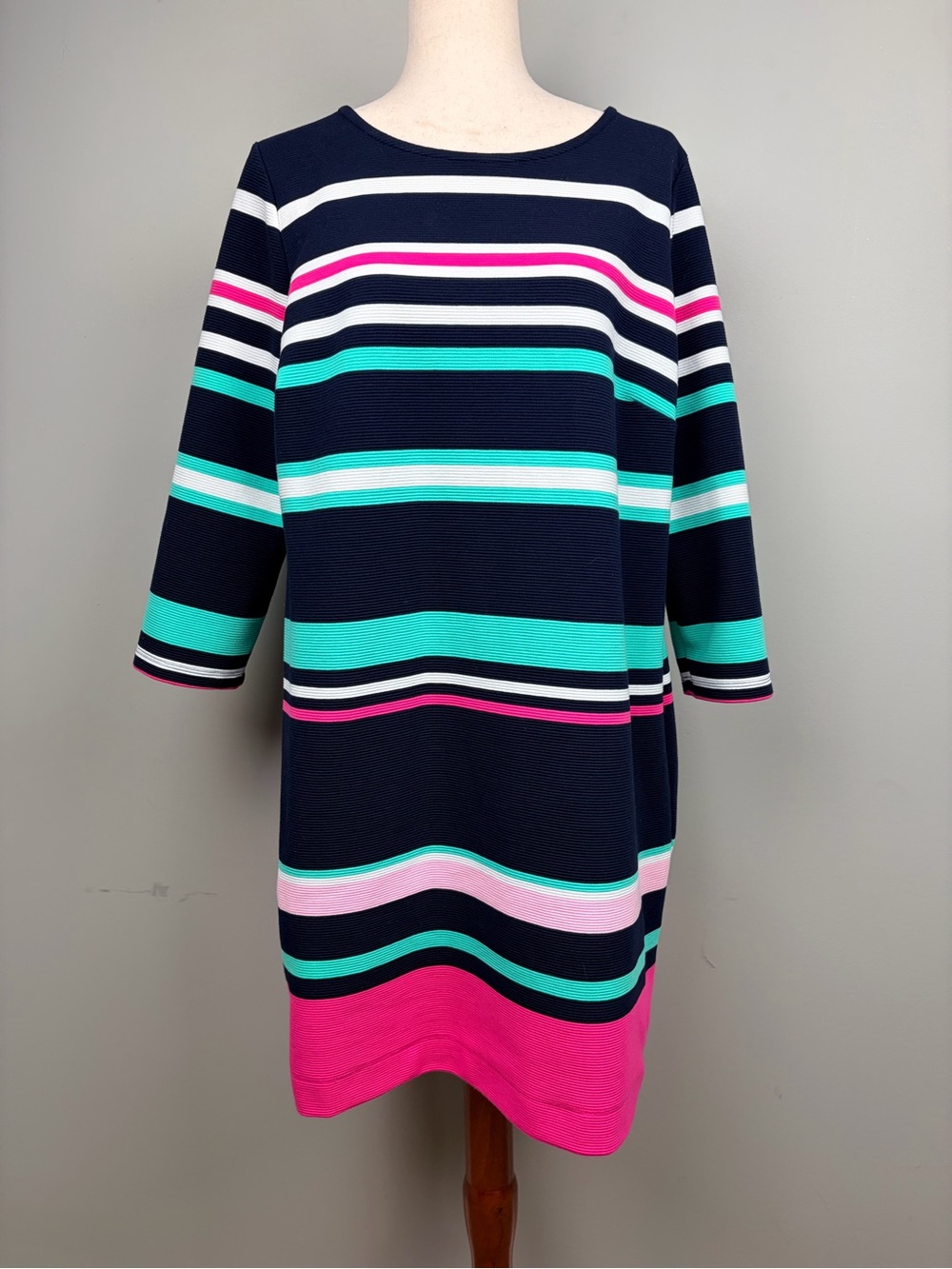 Crown & Ivy Striped Shift Dress L Navy Pink Aqua Textured 3/4 Sleeve Zip‎ Back
